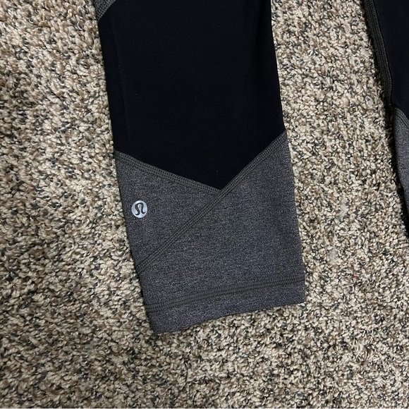Lululemon Gray and Black cropped leggings  Leggings size 6 in like new condition - Picture 5 of 8